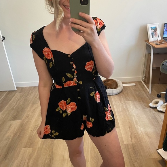 Urban Outfitters Floral Romper - Picture 2 of 14
